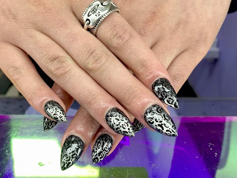 Dipped Dripped & Dyed, nail salon in Lorain, OH, photo 2 of 9